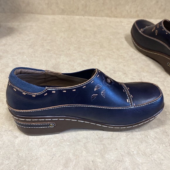 Spring Step L’ Artiste Navy Painted Floral Design Slip On Wedge - Picture 10 of 12